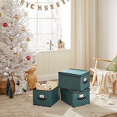 SONGMICS Tárolódobozok fedéllel, 3 darabos készlet, Összecsukható dobozok Karácsonyi címkékkel, Textil dobozok Hópehely mintával, Szekrényhez, 30 x 40 x 25 cm méretben, Zöld színben,