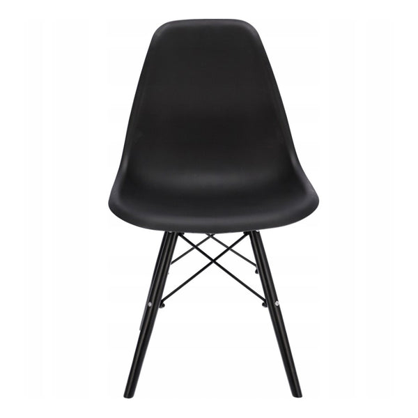 Skandináv stílusú szék fekete lábakkal
